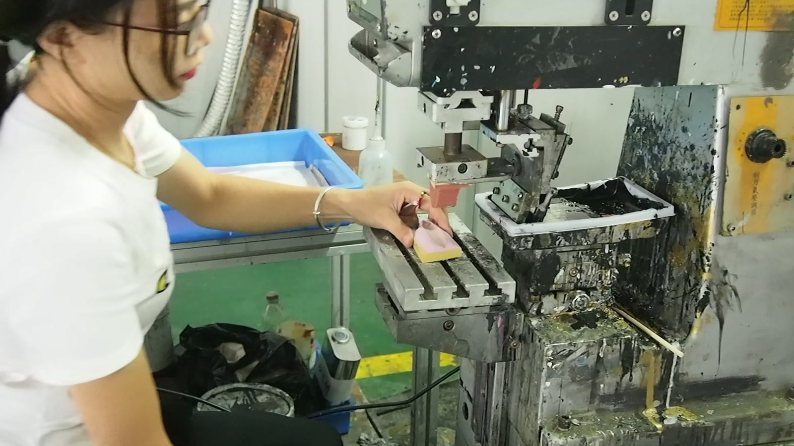 Operator at the ultrasonic assembly station